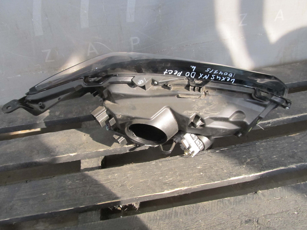 Фара левая Lexus NX 1 14-17 Б/У  8118578050