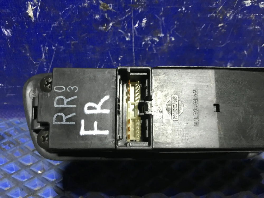 Блок управления стеклоподъемниками NISSAN CEFIRO 1994