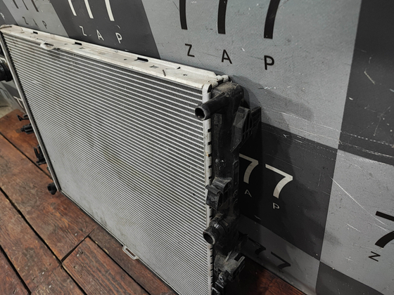 Радиатор двигателя Mercedes E-Class (W213) 16-нв Б/У Оригинал A0995007100