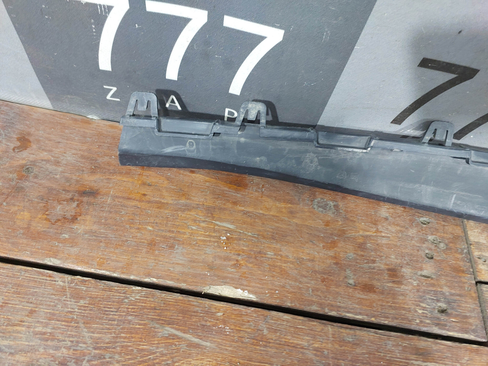 Накладка переднего бампера Mercedes E (W213) 20-нв Б/У Оригинал A2138851707