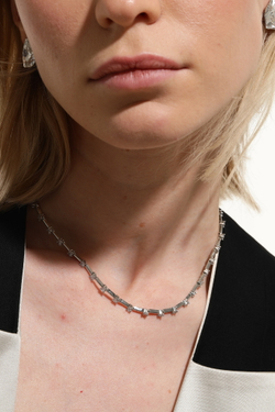 Колье металлические пластины и цирконии, серебро