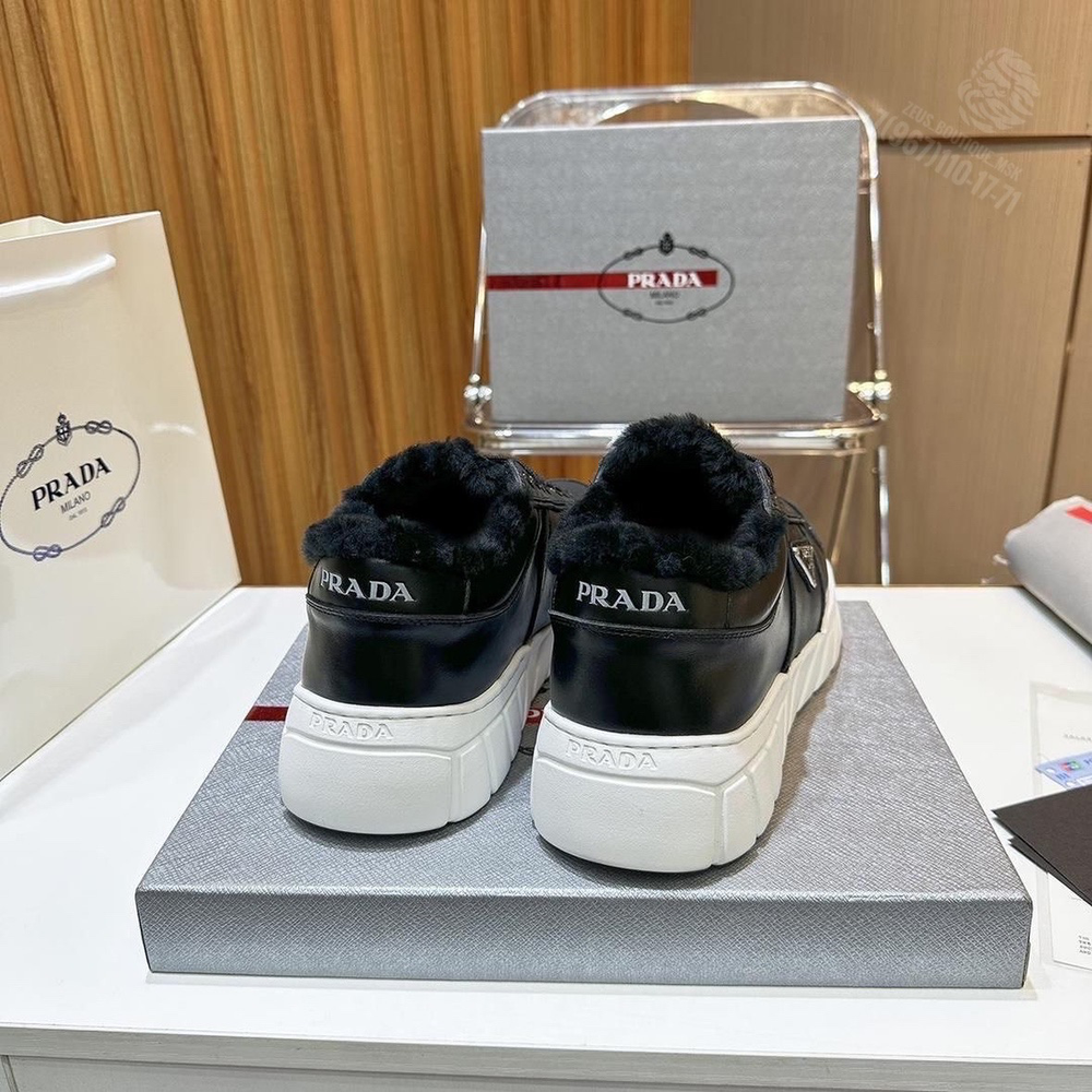 Кроссовки Prada