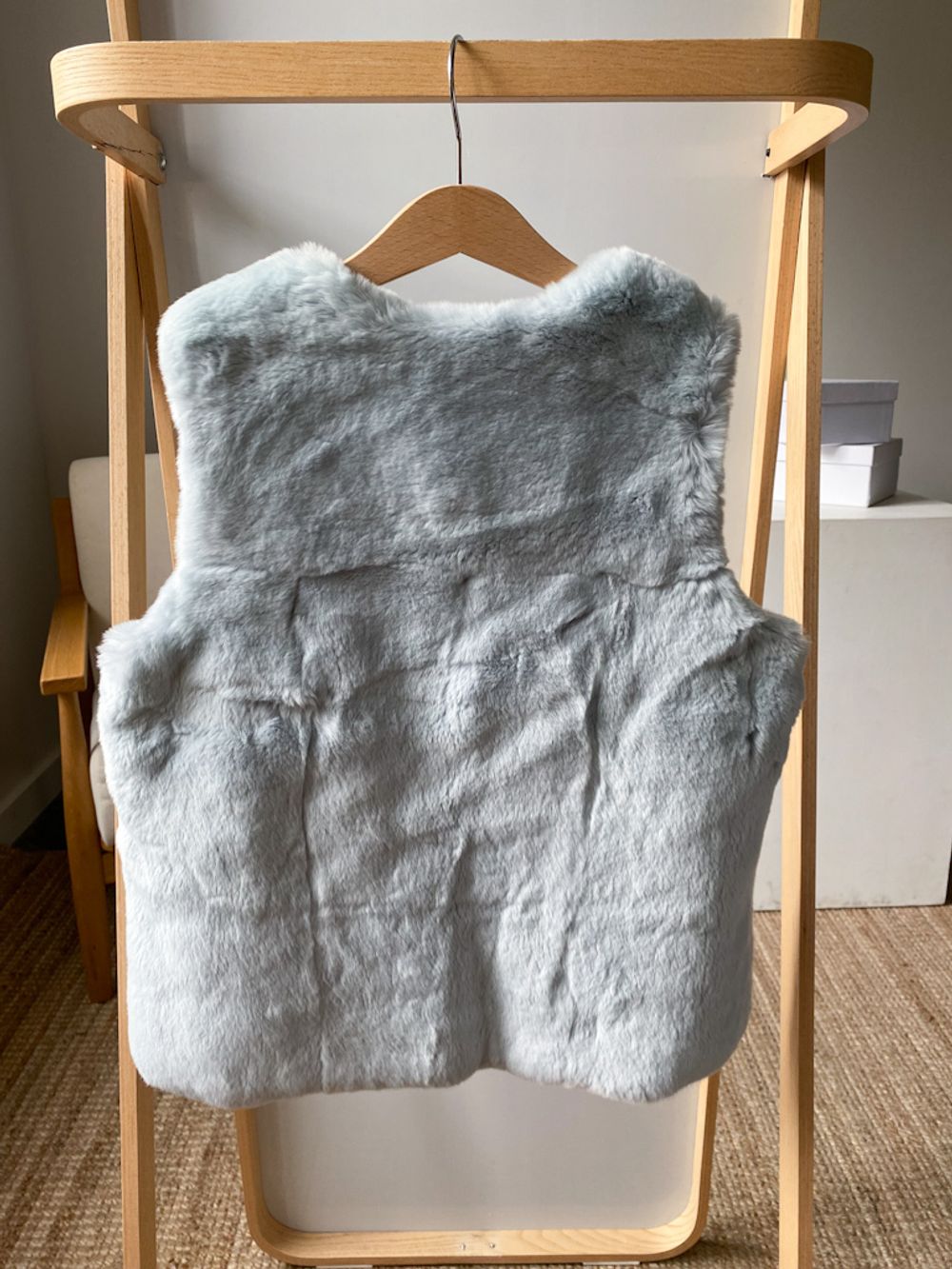 Жилет из меха кролика Yves Salomon, 140