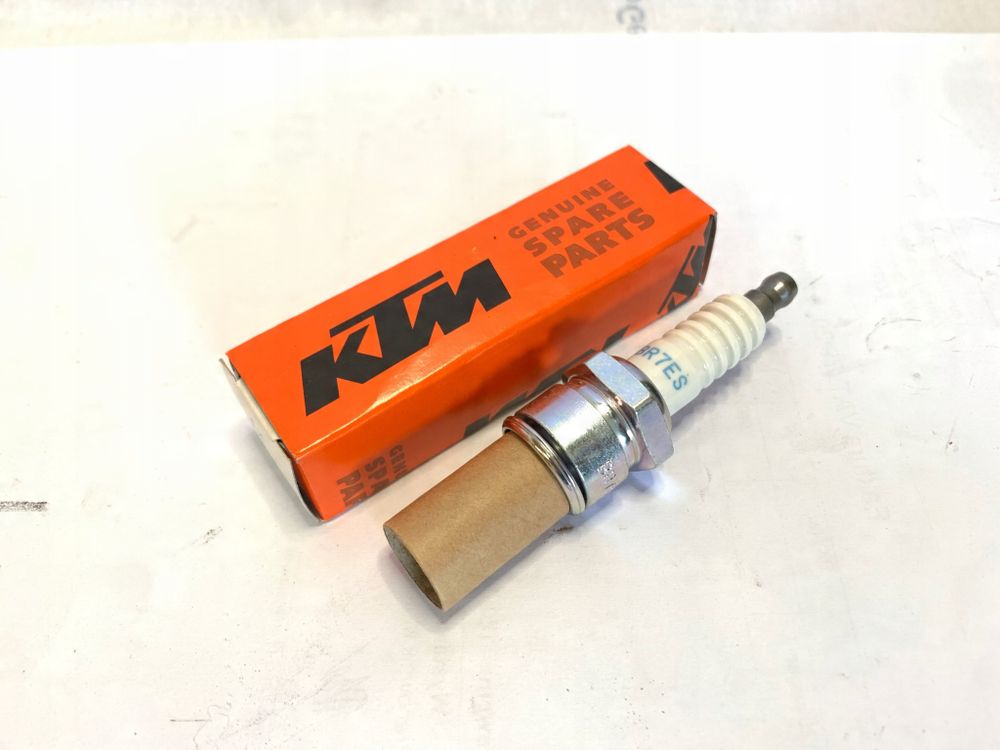 свеча NGK spark plug