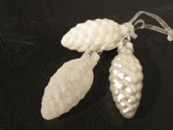 Набор елочных игрушек 48шт House of Seasons Шишки Первый снег в ассортименте 2 вида