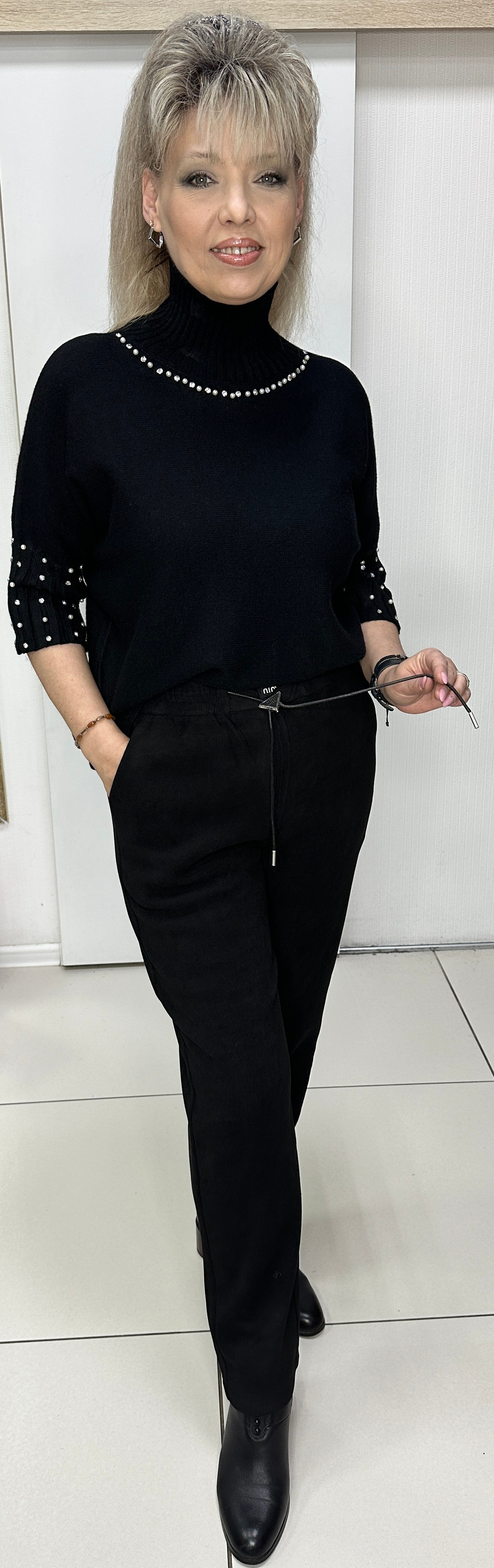 Черные зауженные брюки из микро вельвета на флисе