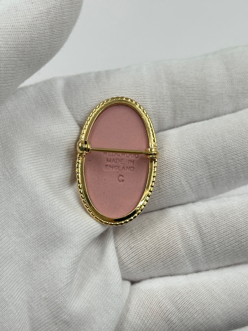 Брошь Wedgwood розовая