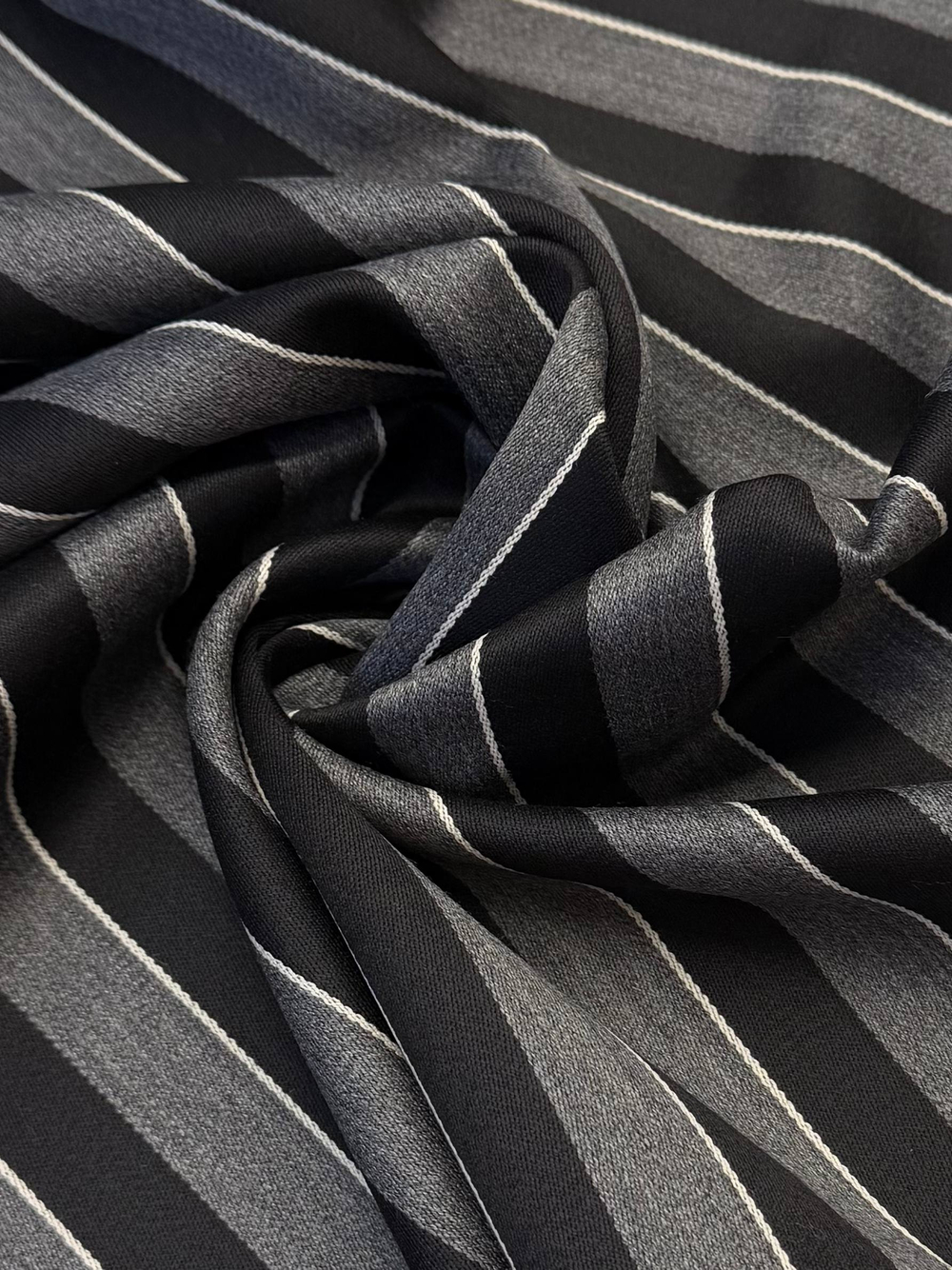 Шерсть костюмно-плательная Versace by Heritage Weavers в черно-серую полоску