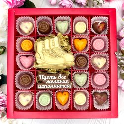 Шоколадный набор "Фигурные коньки. Пусть все желания исполняться": шоколадка и 19 конфет ручной работы