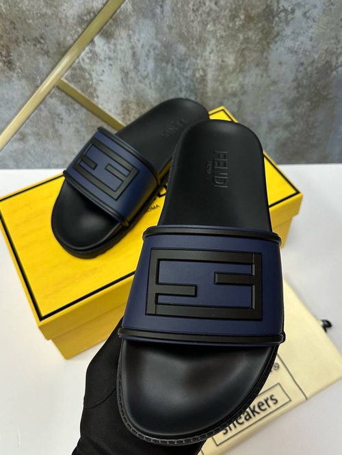 Шлепанцы Fendi
