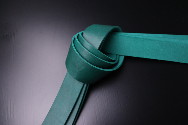 Ременная заготовка изумруд с финишной отделкой