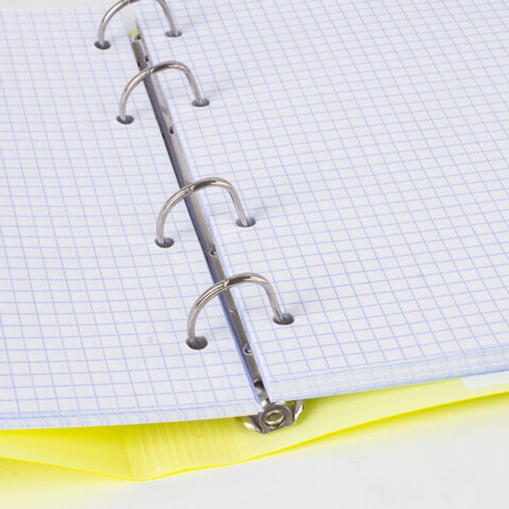 Тетрадь на кольцах А5 (175х220 мм), 120 л., пластиковая обложка, клетка, с фиксирующей резинкой, BRAUBERG, желтая, 403570