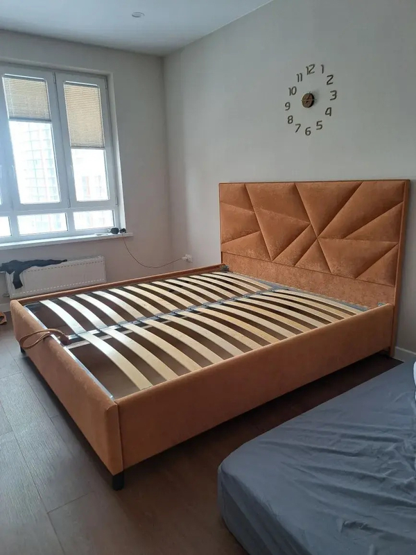 Интерьерная кровать геометрия  с подьемным механизмом в трендовом цвете терракот массив сосны