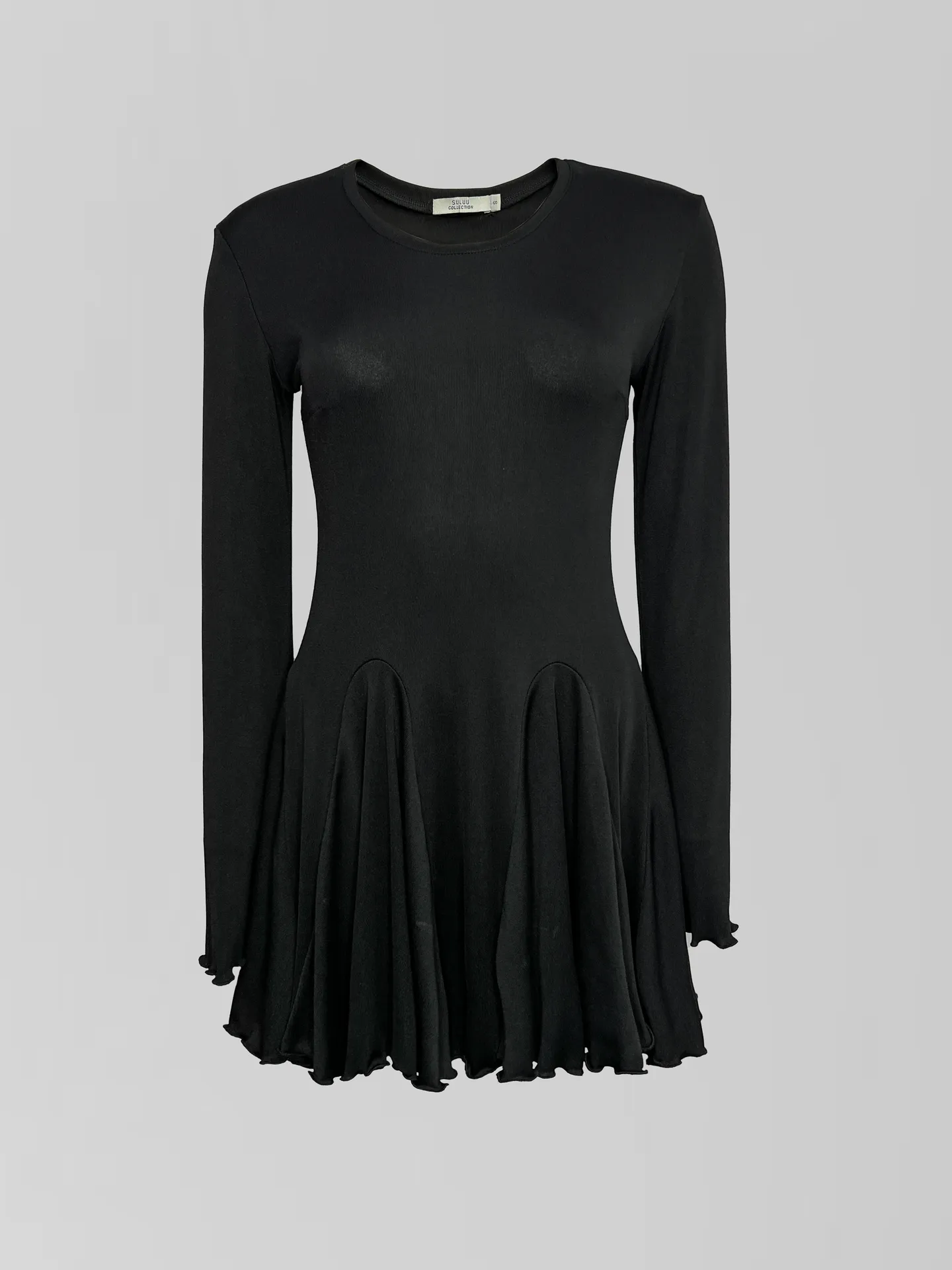 Платье SC однотонное короткое с длинным рукавом и расклешенной юбкой