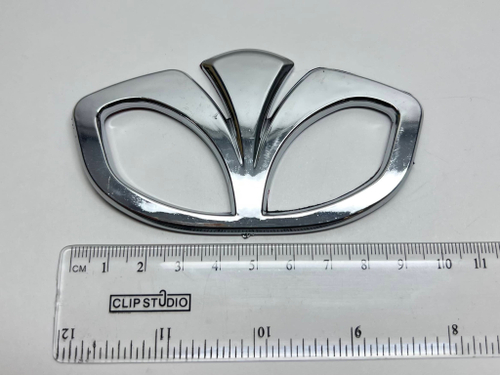 Логотип (шильдик, надпись, эмблема) "Daewoo" 9.5см для крышки багажника / решетки радиатора / капота