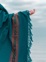 Шерстяной палантин с вышивкой