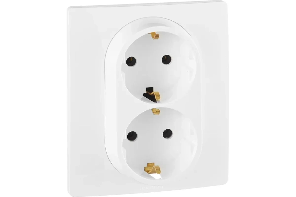 Розетка Legrand Etika 672223