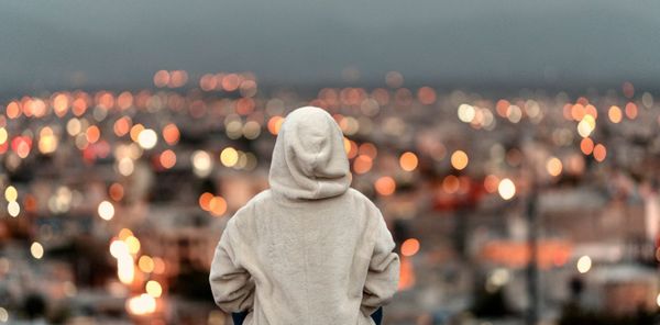 История худи: от средневековых монахов до универсальной классики в гардеробе каждого