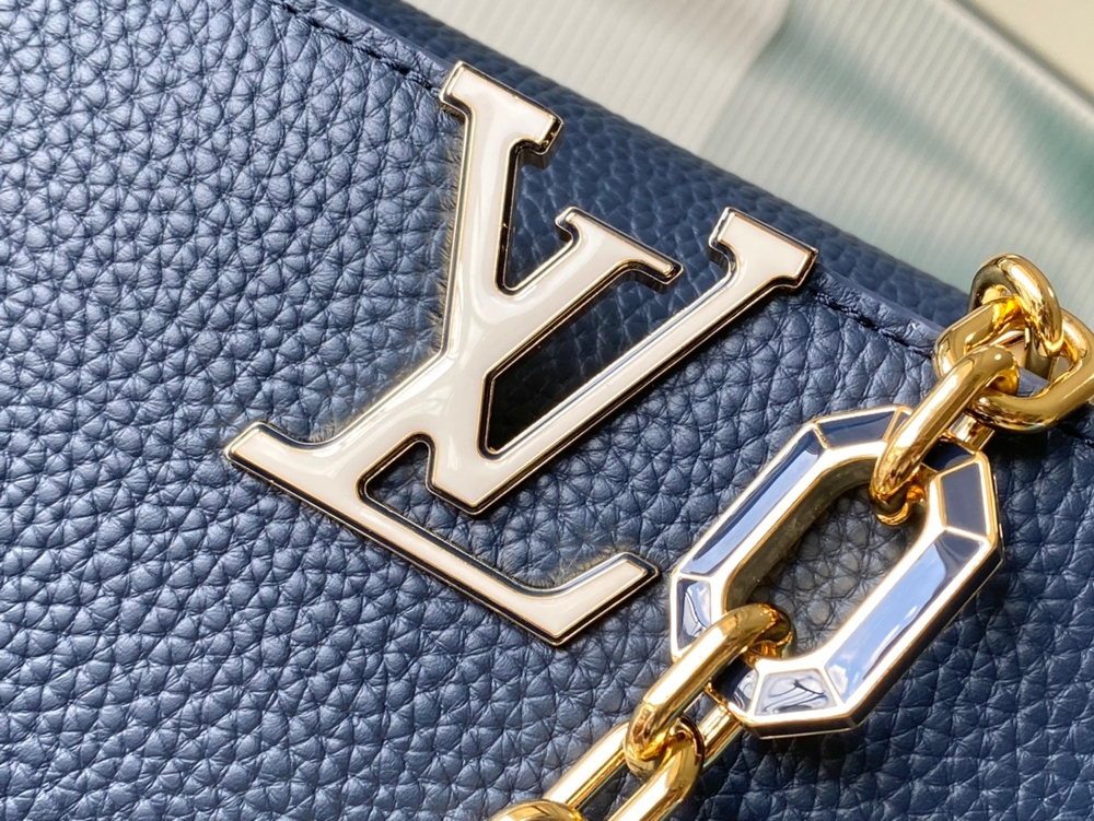Louis Vuitton Capucines BB