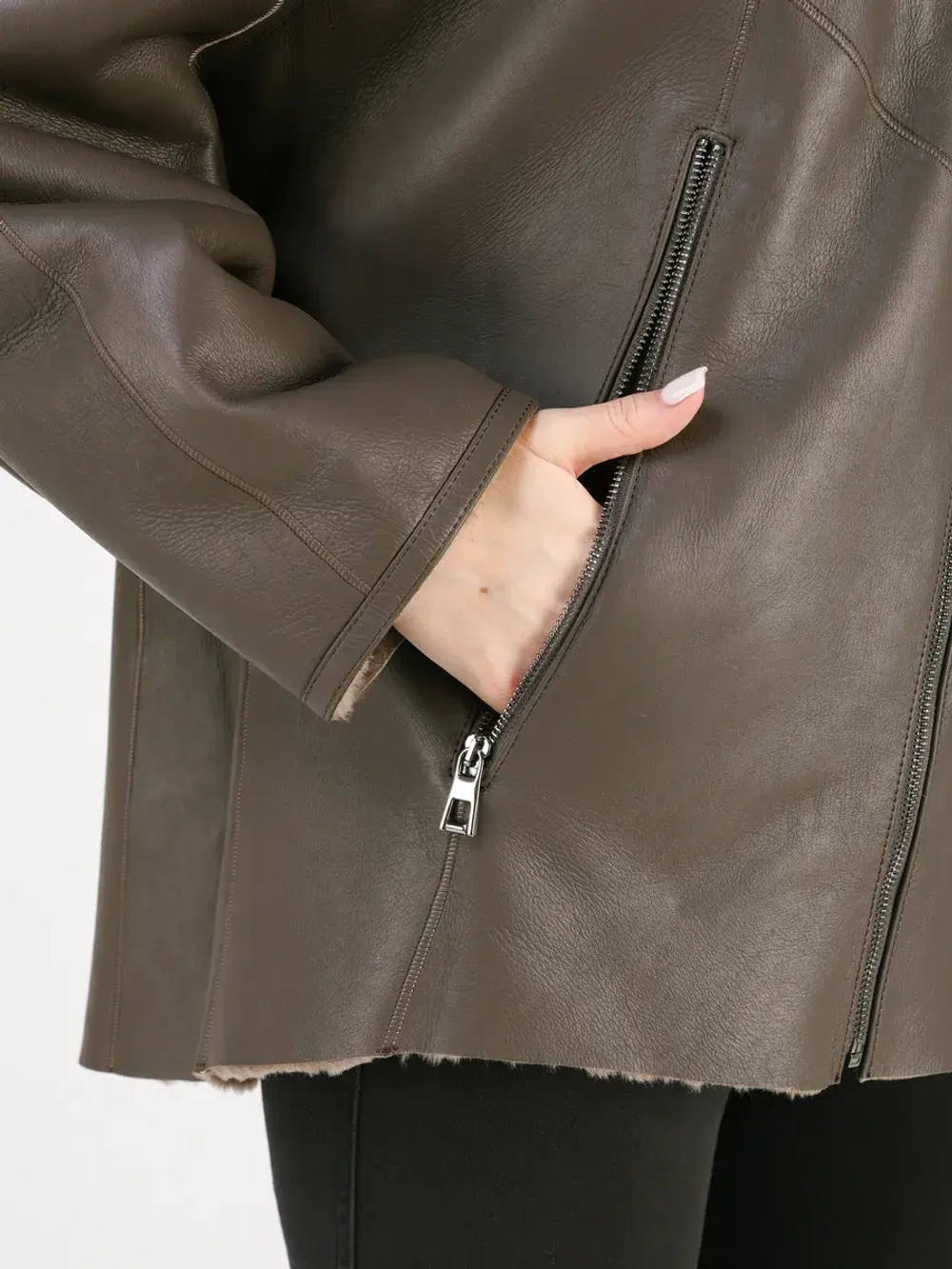 Дубленка зимняя натуральная с капюшоном оверсайз