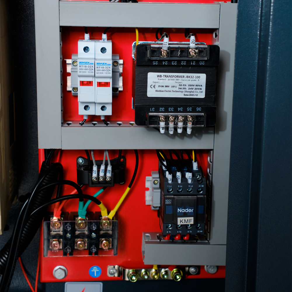 Компрессор винтовой ROSSVIK ВК20А-15-300, 1350л/мин, 15бар, ресивер 300л, 380В/15кВт