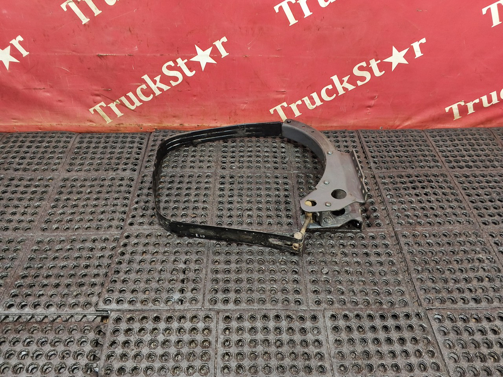 Кронштейн крепления топливного бака