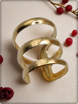 Клипса тройная золотистая. Бижутерия.