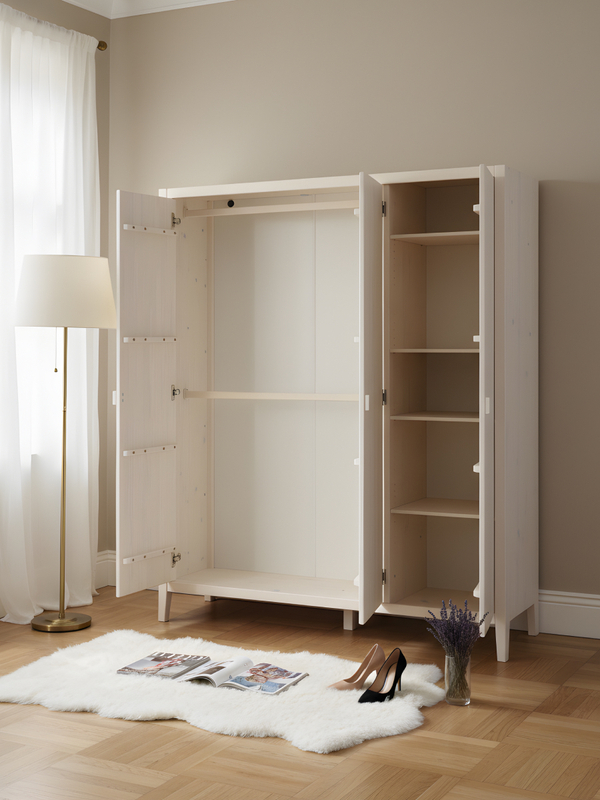 Шкаф для одежды Карлос из сосны, 3 двери, 154х50х173, со штангой и полками, белый воск