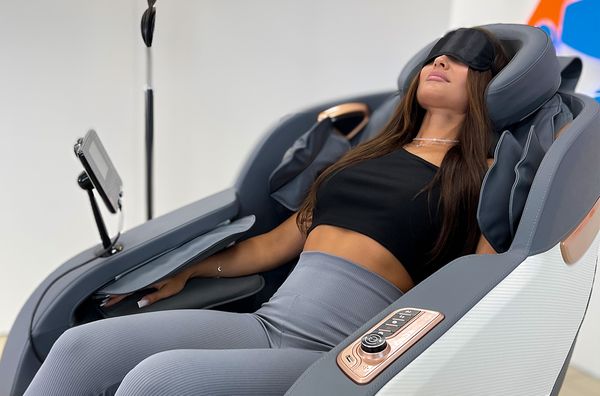Как массажное кресло RelaxMaster помогает забыть о стрессе