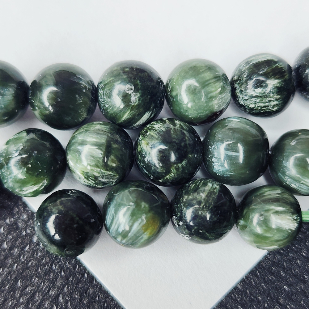 Серафинит (клинохлор), пестрый, гладкий шар, р-р 8мм, штучно