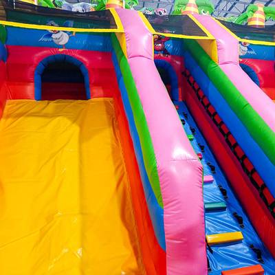 Коммерческий надувной батут «Дружная компания»,  8*6*5 м.