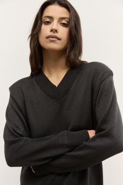 Платье трикотажное с V-образным вырезом