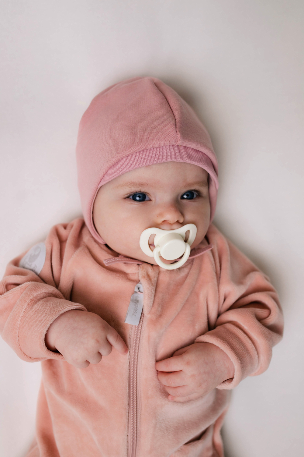 Шапка утеплённая из футера (пудра)