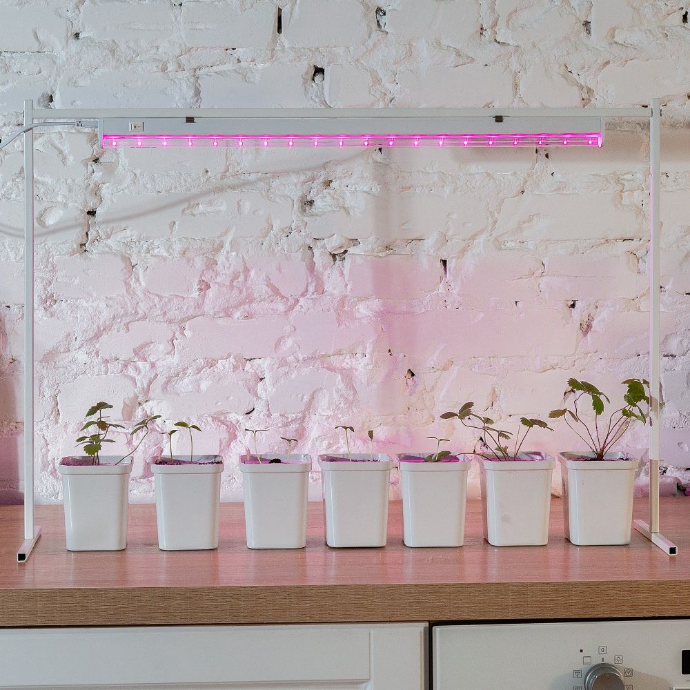 ULI-P20-18W-SPSB IP40 WHITE Светильник для растений светодиодный линейный. 560мм. выкл. на корпусе. Спектр для рассады и цветения. TM Uniel