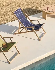 Складной шезлонг для улицы Vilara в полоску синего и бежевого цвета