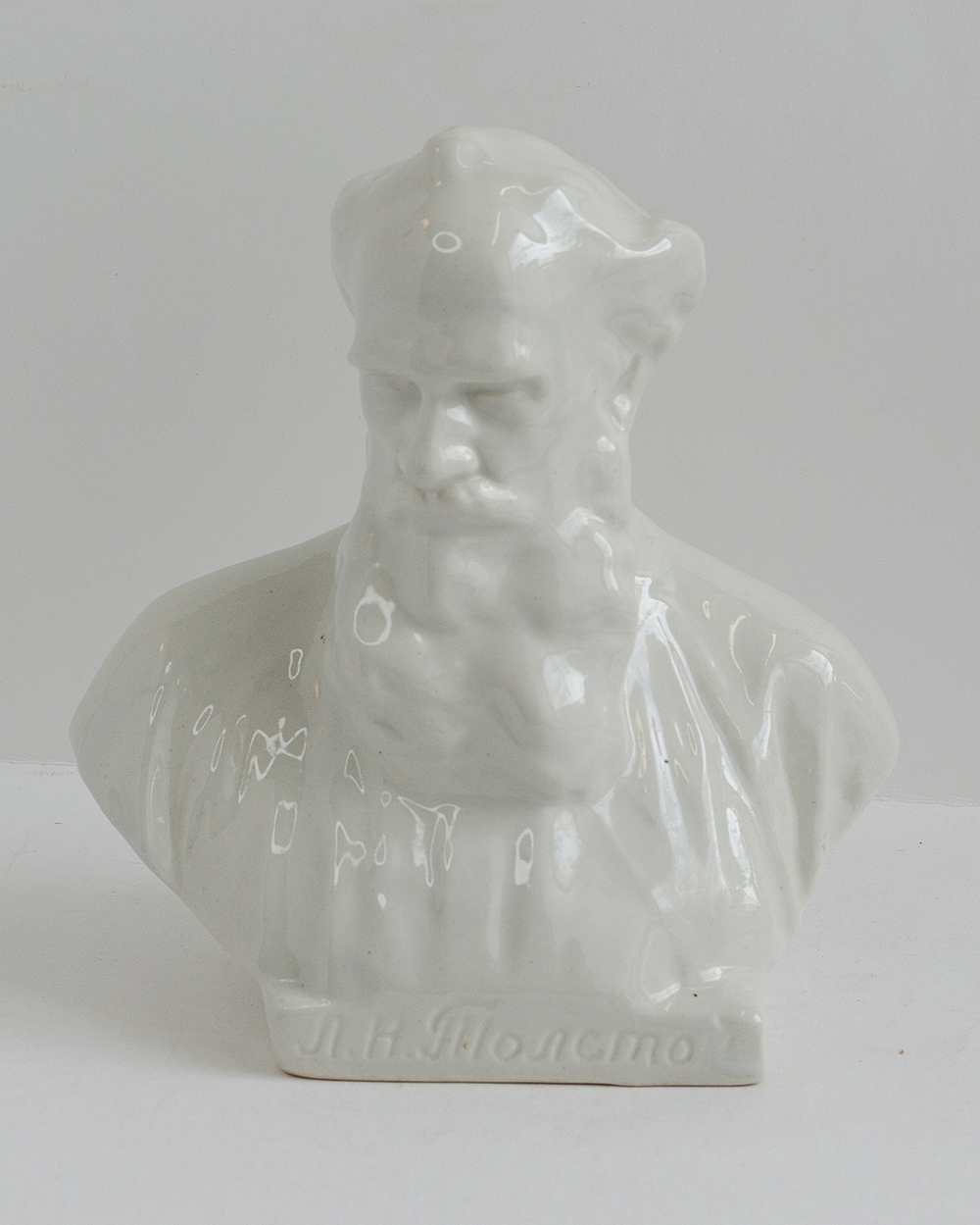 Бюст. Лев Николаевич Толстой, СССР, 1950-60 г. Фарфор, глазурь.