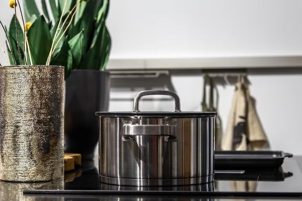 Как выбрать варочную панель для маленькой кухни: 5 практичных советов для экономии места и времени
