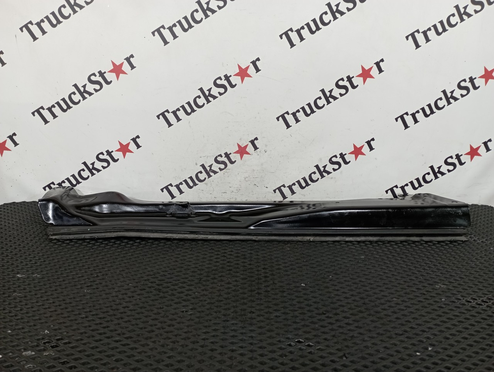 Усилитель двери левой 2020г.