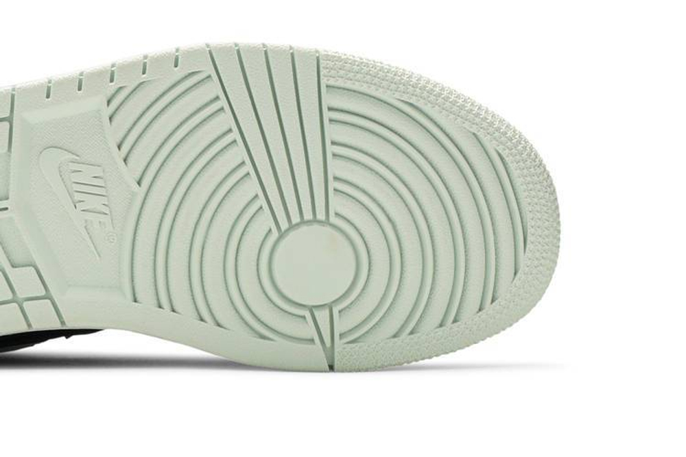 Кроссовки Jordan Air Jordan 1 Se "Barely Green" (Женская размерная сетка)
