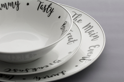Тарелка carnaby script d 21 см
