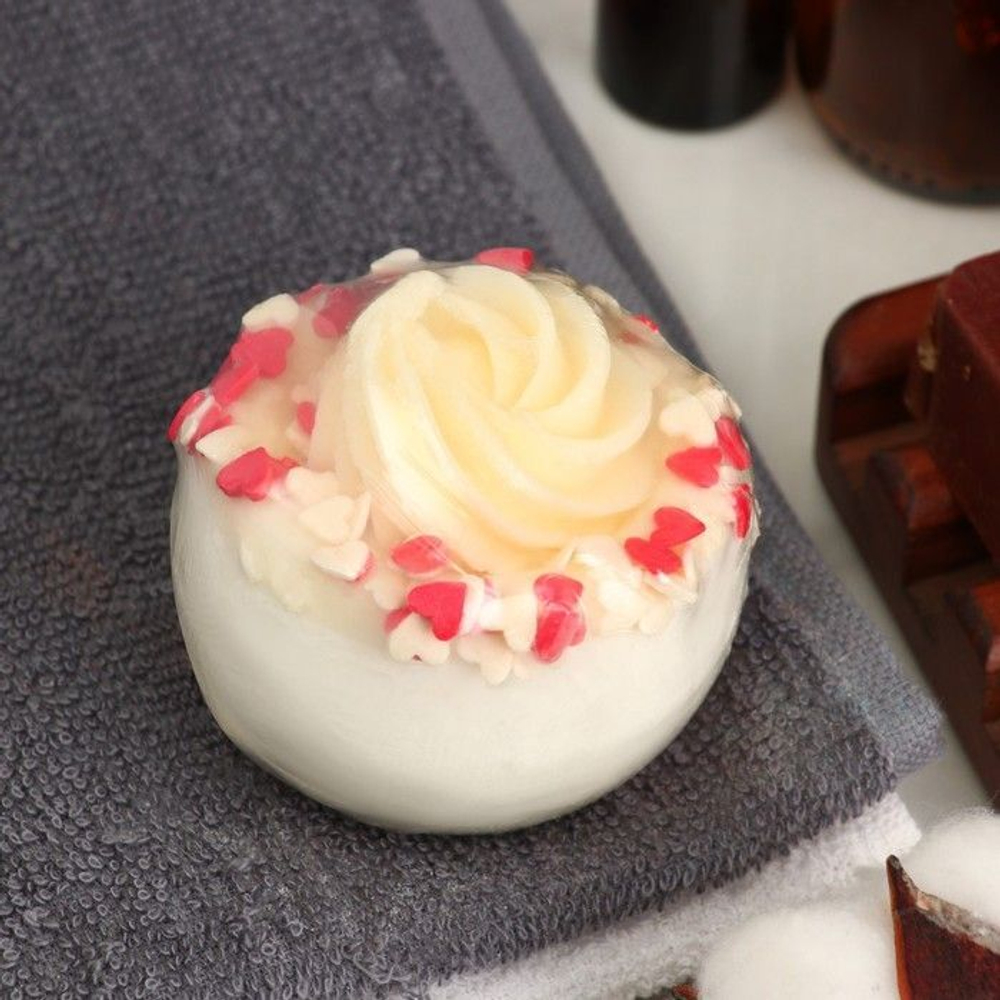 Бомбочка для ванны Пралине с маслом ши и ароматом клубники со сливками - 150 гр.