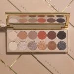 Vanity Makeup The Signature Eyeshadow Palette