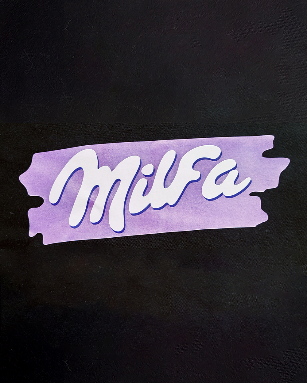 Футболка черная с принтом "Милфа" Milfa