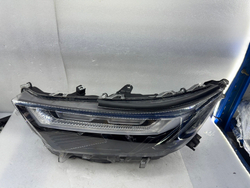 Оригинальная LED фара Toyota RAV4 (левая/правая),