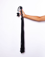 Черный флоггер Scandal из натуральной кожи с бусинами на концах - 80 см. (Цвет: черный)