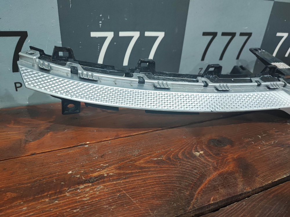 Накладка решетки радиатора Kia Seltos 19-нв Б/У Оригинал 86377Q5000