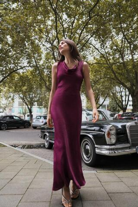 ZARA АТЛАСНОЕ ПЛАТЬЕ С ВЫРЕЗОМ СЗАДИ, СИРЕНЕВЫЙ
