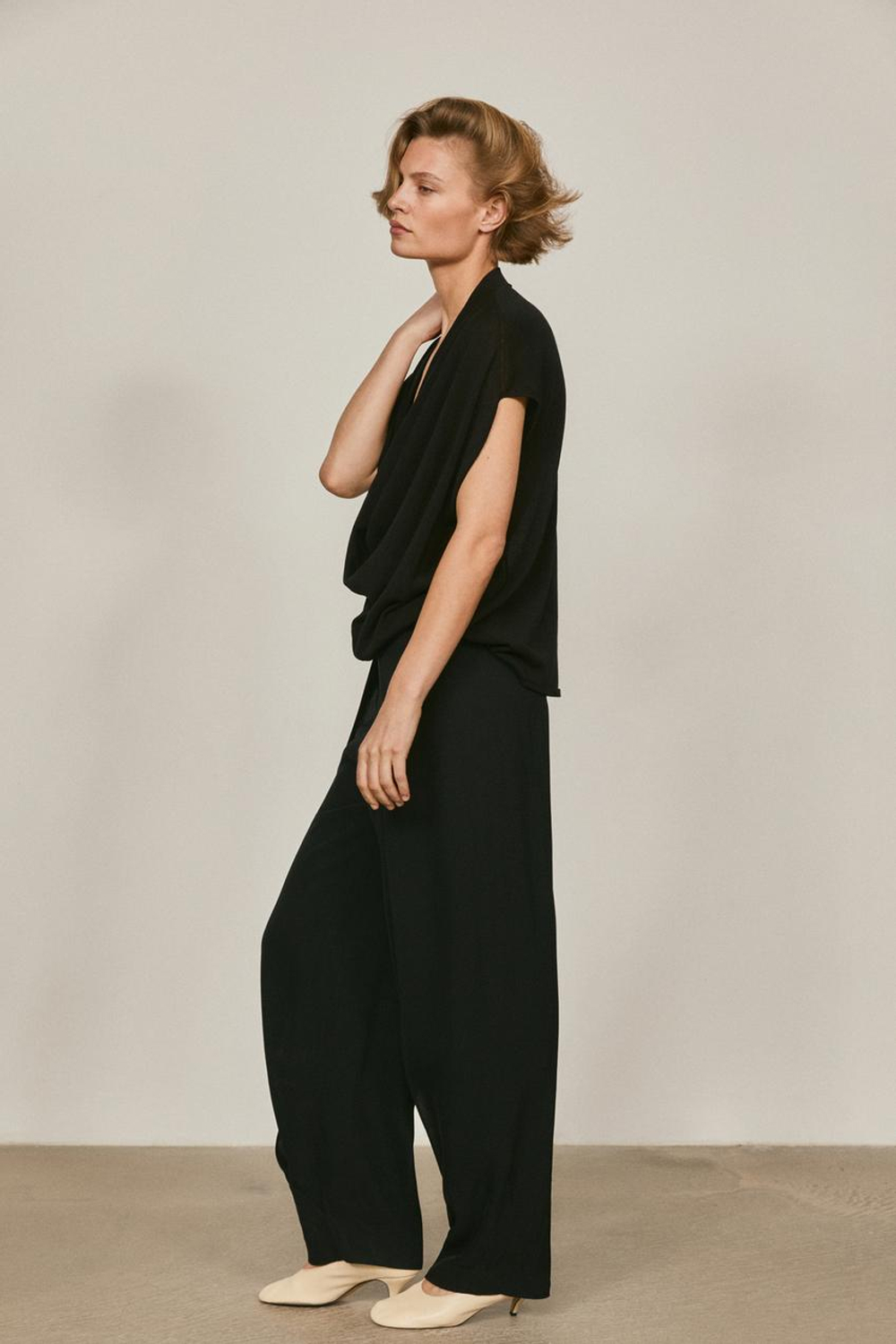 Massimo Dutti Блузка с V-образным вырезом из смесовой шелковой ткани - Limited Edition, черный