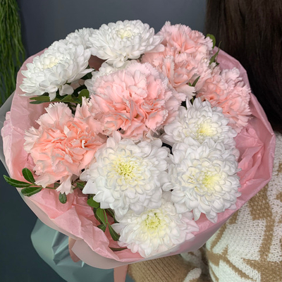 Букет Шарм (диантус,хризантема,зелень)