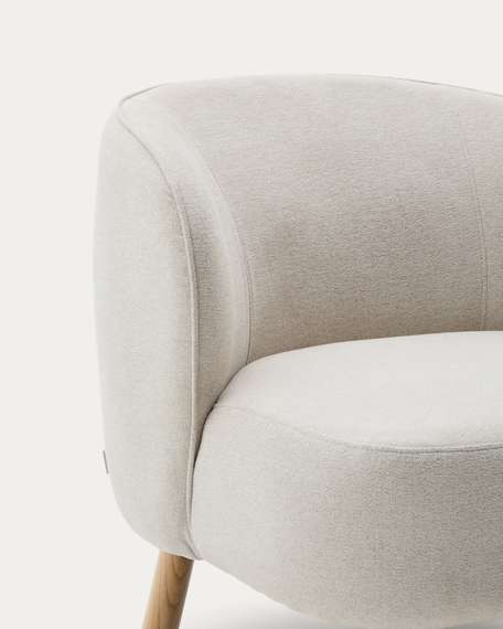 Кресло Ulit из бежевого шенилла с ножками из светлого бука